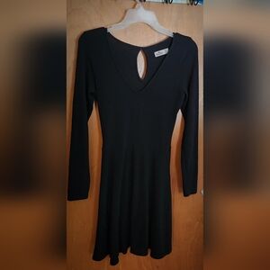 Hollister Long-Sleeved Skater Dress ft A V-Neck & A Keyhole Cutout In The Back.